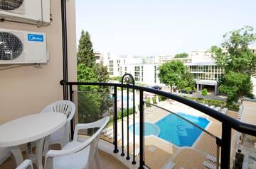 Семейный номер с балконом в Отеле Karlovo Hotel
